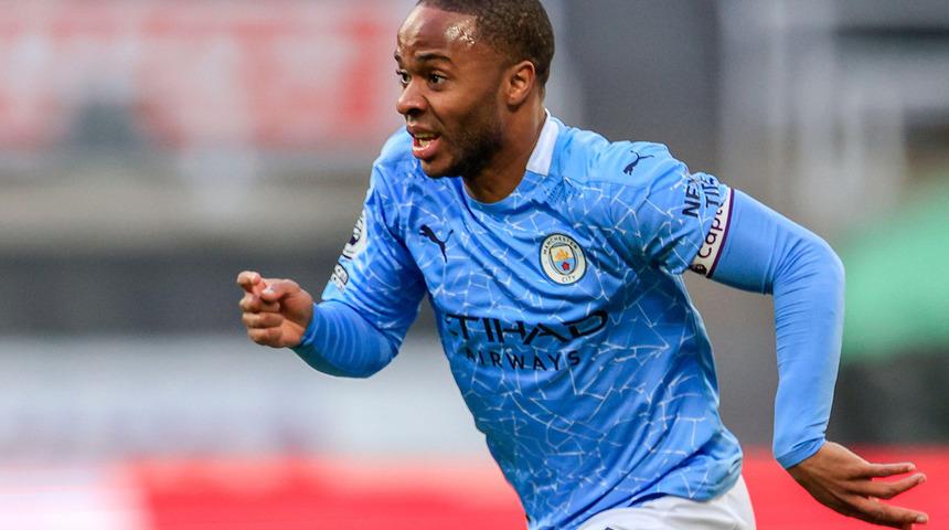 Manchester City şampiyonluk kupasını kaldırdı