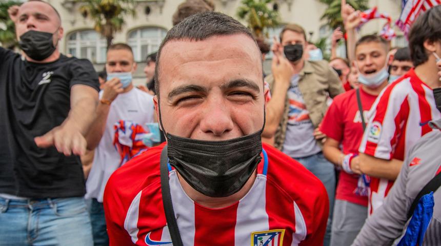 Şampiyonluğunu kutlayan Atletico Madrid, taraftarları olmadan kupasını aldı
