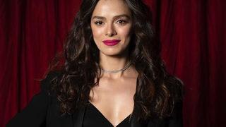 Özge Özpirinçci yeni dizisi için imaj değiştirdi: Yeni karakter yükleniyor