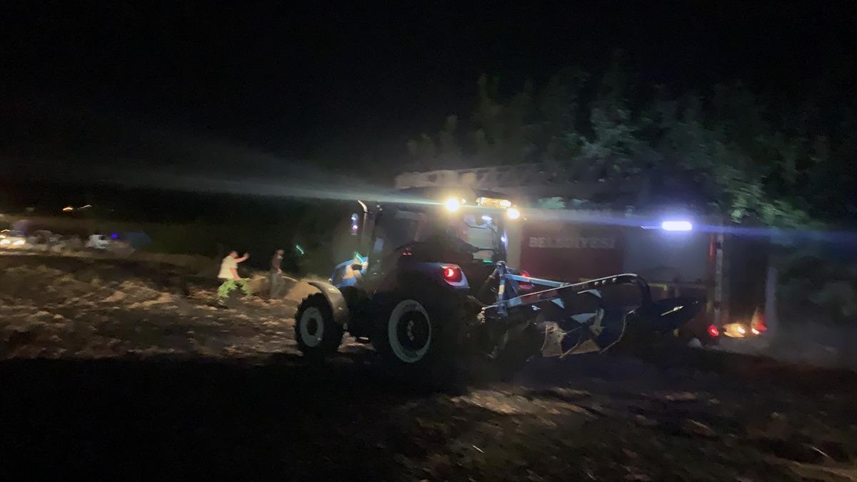 Adıyaman'da 30 d&ouml;n&uuml;m ekili tarla yandı