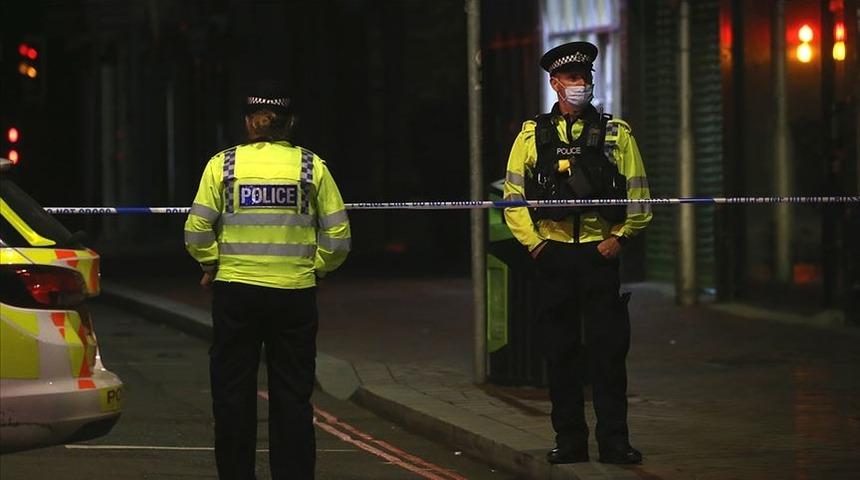 İngiltere'de siyahi hakları savunucusu kadın başından silahla vuruldu