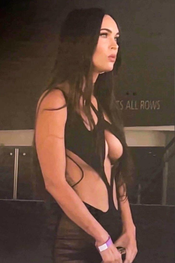 Megan Fox 2021 Billboard Müzik Ödülleri'ne damga vurdu G4