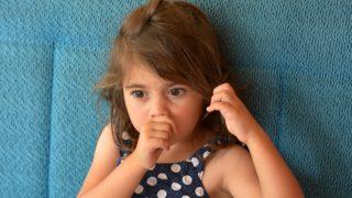 Çocuklarda parmak emme alışkanlığı çene gelişiminin bozulmasına neden olabilir