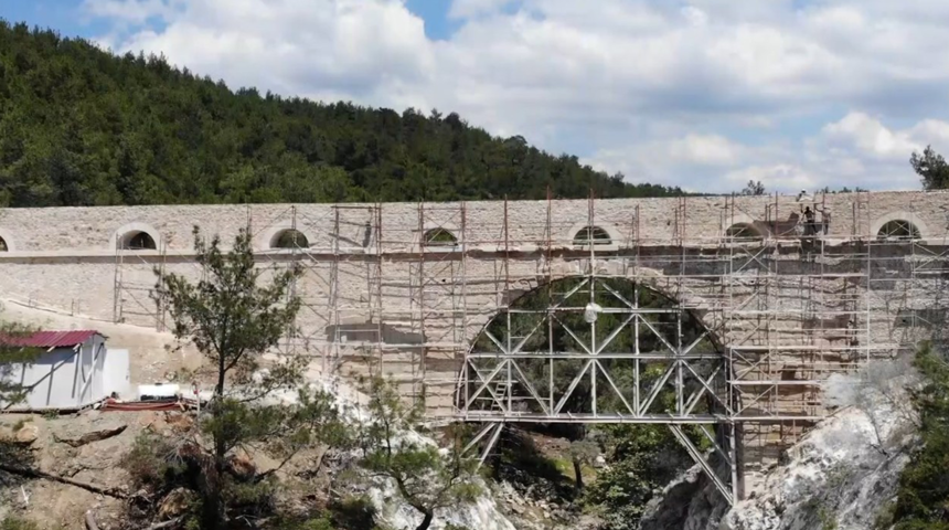 Troya Kenti’ne su taşıyan 5 bin yıllık kemerin restorasyon çalışmalarında sona yaklaşıldı