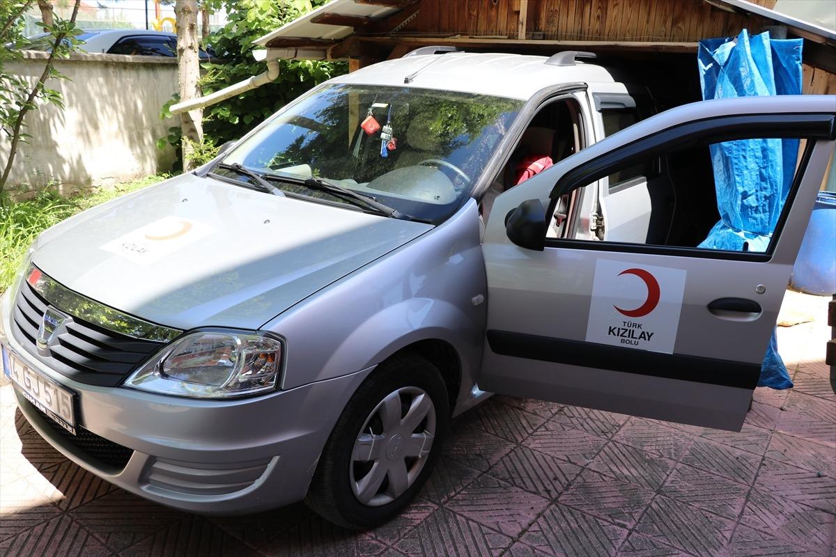 Kovid-19'dan &ouml;len babanın otomobili vasiyeti &uuml;zerine T&uuml;rk Kızılaya bağışlandı
