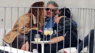 Rita Ora ve yeni sevgilisi partide! Üçlü halleri olay oldu