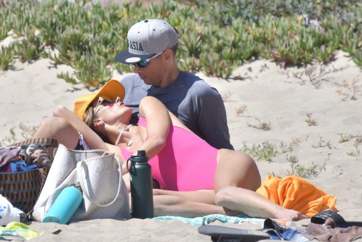 Alessandra Ambrosio sevgilisini öpücüklere boğdu  G2