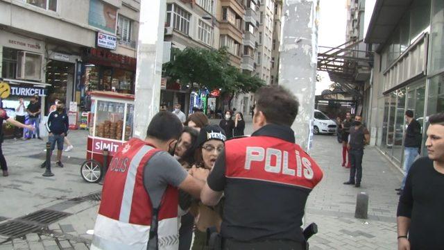 Taksim Meydan'nda artan olay! Gzaltna alnmamak iin soyundu