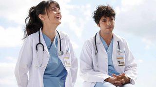 Finale rağmen eğleniyorlar! Mucize Doktor'un Nazlı'sı Sinem Ünsal son set gününü paylaştı: Mucize ekip...