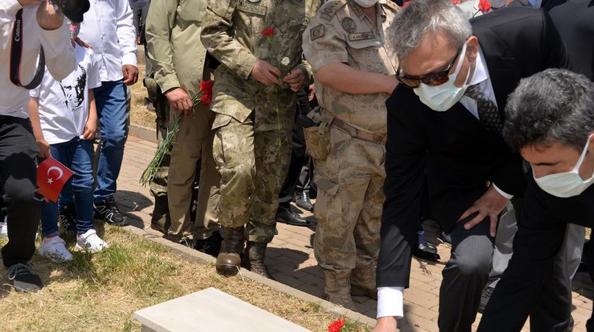 Bingöl'de 28 yıl önce şehit edilen 33 er anıldı