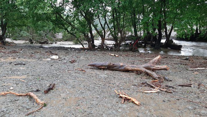 Bursa'da kuvvetli sağanaktan zarar gören ekili arazilerde zarar tespiti yapılıyor G1