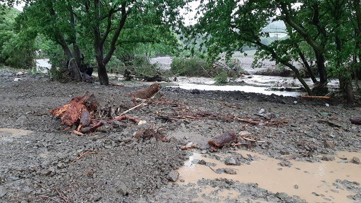 Bursa'da kuvvetli sağanaktan zarar gören ekili arazilerde zarar tespiti yapılıyor G2