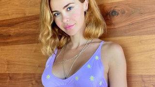 Zeynep Sever Demirel, Seksenler setinden paylaştı