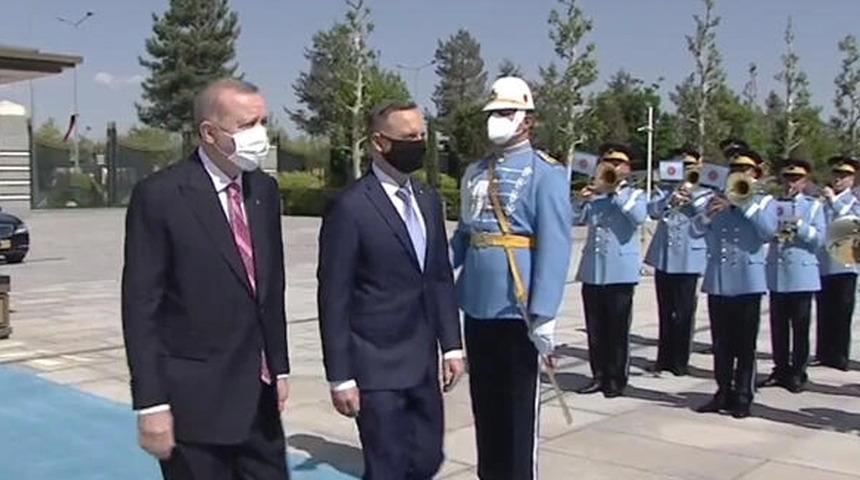 Polonya Cumhurbaşkanı Ankara'da! Cumhurbaşkanı Erdoğan bizzat karşıladı
