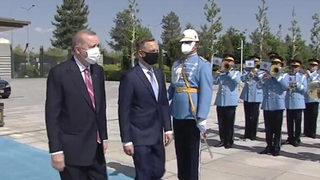 Polonya Cumhurbaşkanı Ankara'da! Cumhurbaşkanı Erdoğan bizzat karşıladı