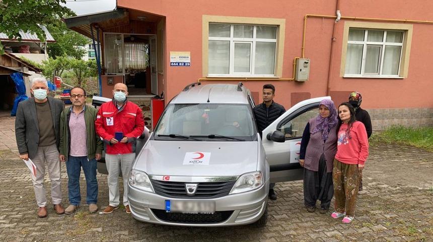 Koronavirüsten ölen babasının vasiyetiyle aracını bağışladı