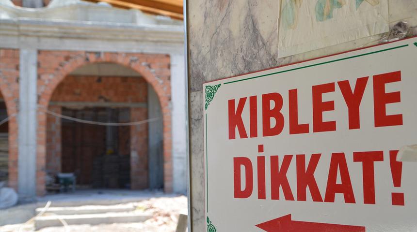 Kıblesinin yanlış olduğu 49 yıl sonra fark edilen caminin yerine yenisi yapılıyor