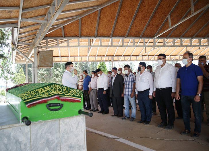 Antalya'da eşi tarafından öldürülüp çukura gömüldüğü iddia edilen kadının cenazesi defnedildi G3