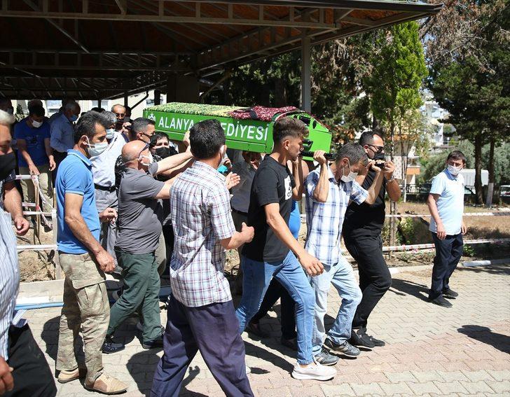 Antalya'da eşi tarafından öldürülüp çukura gömüldüğü iddia edilen kadının cenazesi defnedildi G4