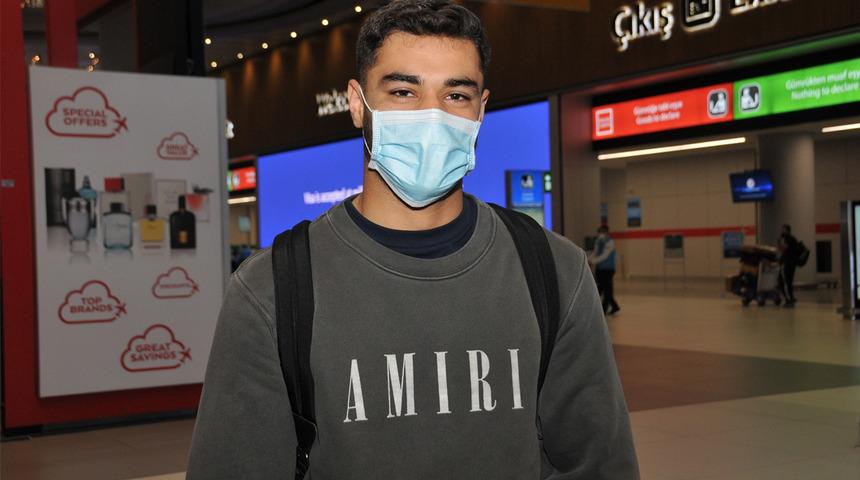 Ozan Kabak, milli takım için İstanbul'a geldi