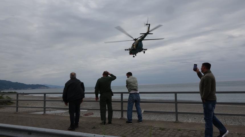 Giresun'da sahile zorunlu iniş yapan Azerbaycan'ın askeri helikopteri bölgeden ayrıldı