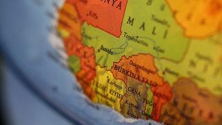 Son Dakika: Mali’de Geçiş Konseyinin Başkanı ve Başbakan, Kati askeri kampına götürüldü