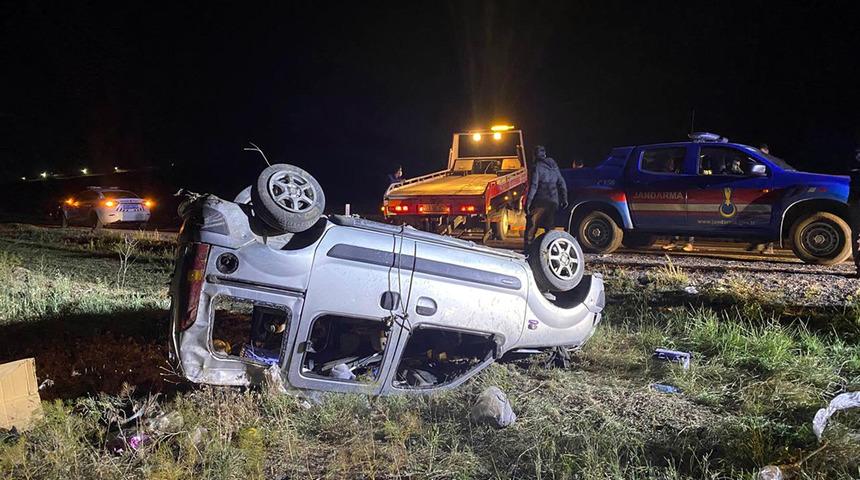 Afyonkarahisar'da TIR ile hafif ticari araç çarpıştı: 1 ölü, 5 yaralı