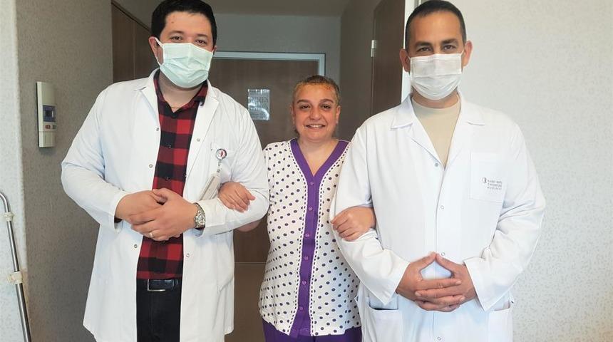 Selfie çekerken şüphelendi, beyninde tümör çıktı