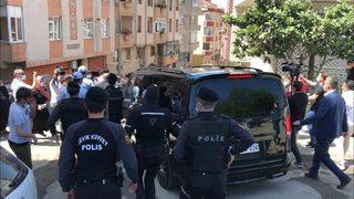 Ekrem İmamoğlu'na protestoda arbede! Makam aracına saldırdılar