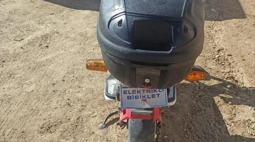 Aksaray'da otomobil ve motosiklet çaldıkları öne sürülen 5 zanlı tutuklandı