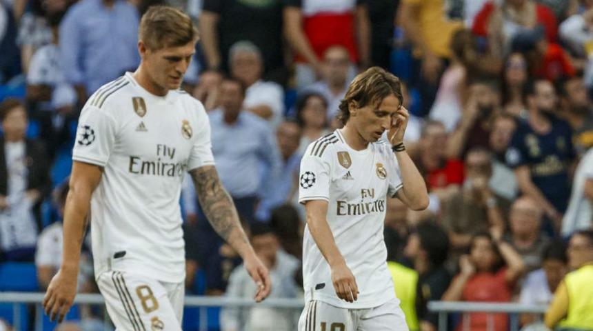 Real Madrid'de Luka Modric imza attı
