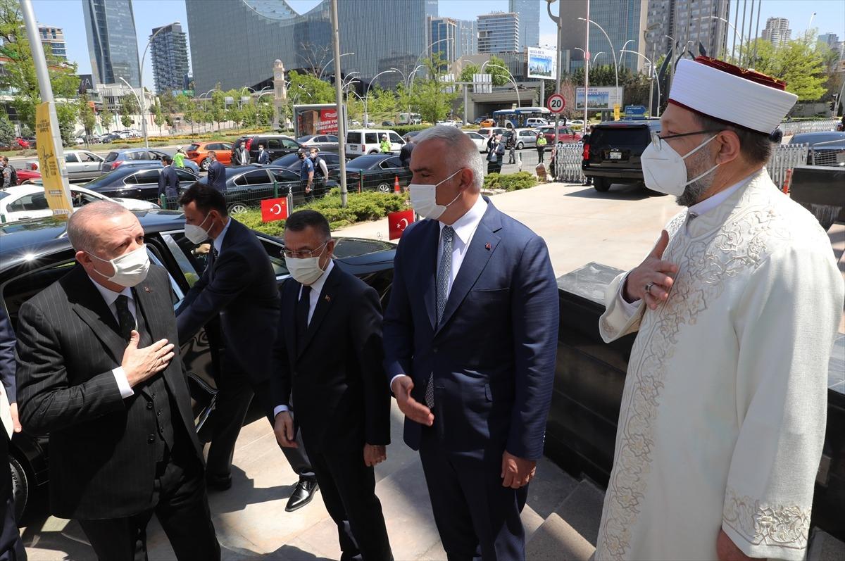 K&uuml;lt&uuml;r ve Turizm Bakanı Ersoy, I. Uluslararası Medya ve İslamofobi Sempozyumu'nda konuştu: