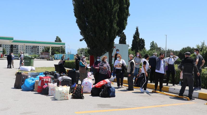 "Lastik patladı" yalanı ile 24 yolcuyu TEM&rsquo;in kenarına terk etti