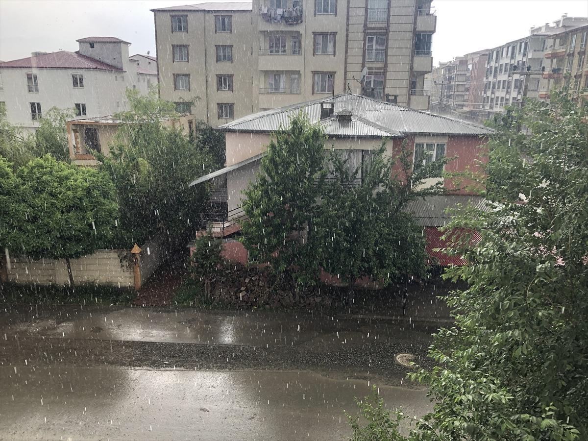 Erzurum'da dolu, Ağrı, Kars ve Iğdır'da sağanak etkili oldu