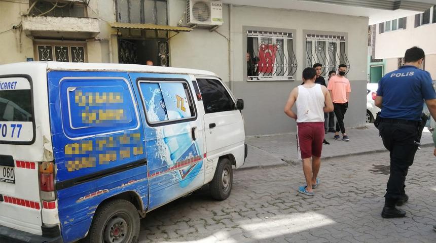 Gürültü yaptı diye su dağıtıcısını bıçakladı