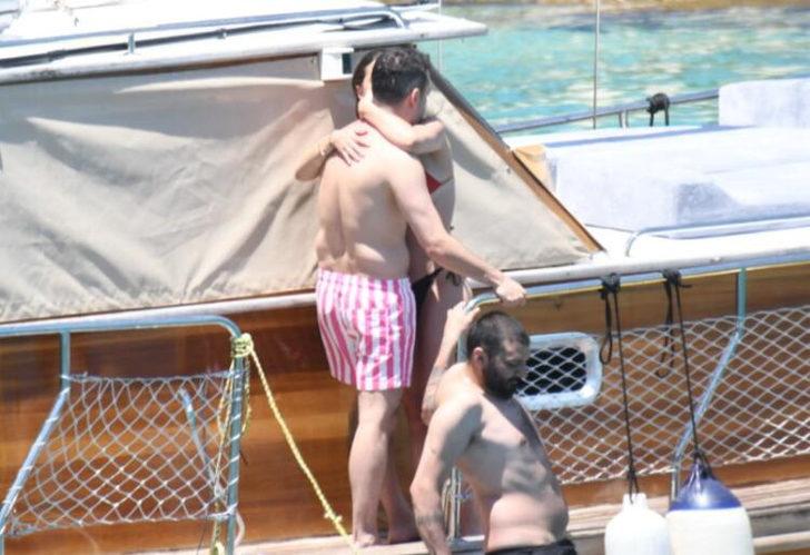 Aşk sarhoşu Oğuzhan Koç sevgilisi Demet Özdemir'i öpücüklere boğdu! G4