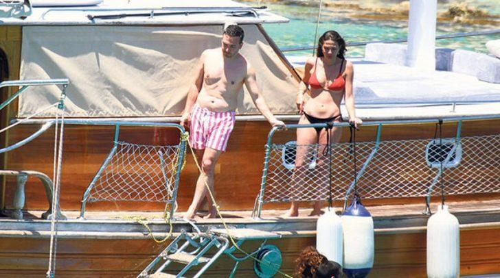 Aşk sarhoşu Oğuzhan Koç sevgilisi Demet Özdemir'i öpücüklere boğdu! G5