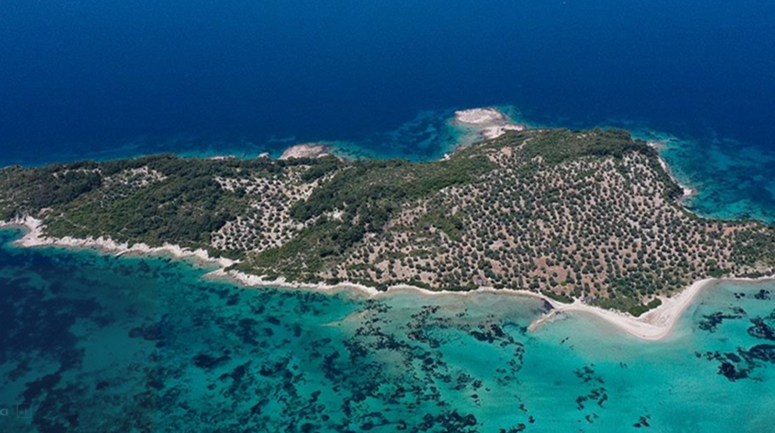 ‘Kesin korunacak hassas alan’ ilan edilen Dikili’deki adalar bölgesi görenleri kendisine hayran bırakıyor