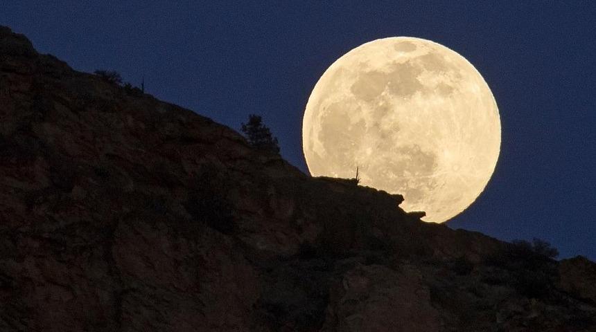 Ay tutulmasının burçlara etkisi ne olacak? Ay tutulması Oğlak, Yengeç, Balık, Kova ve diğer burçları nasıl etkileyecek?