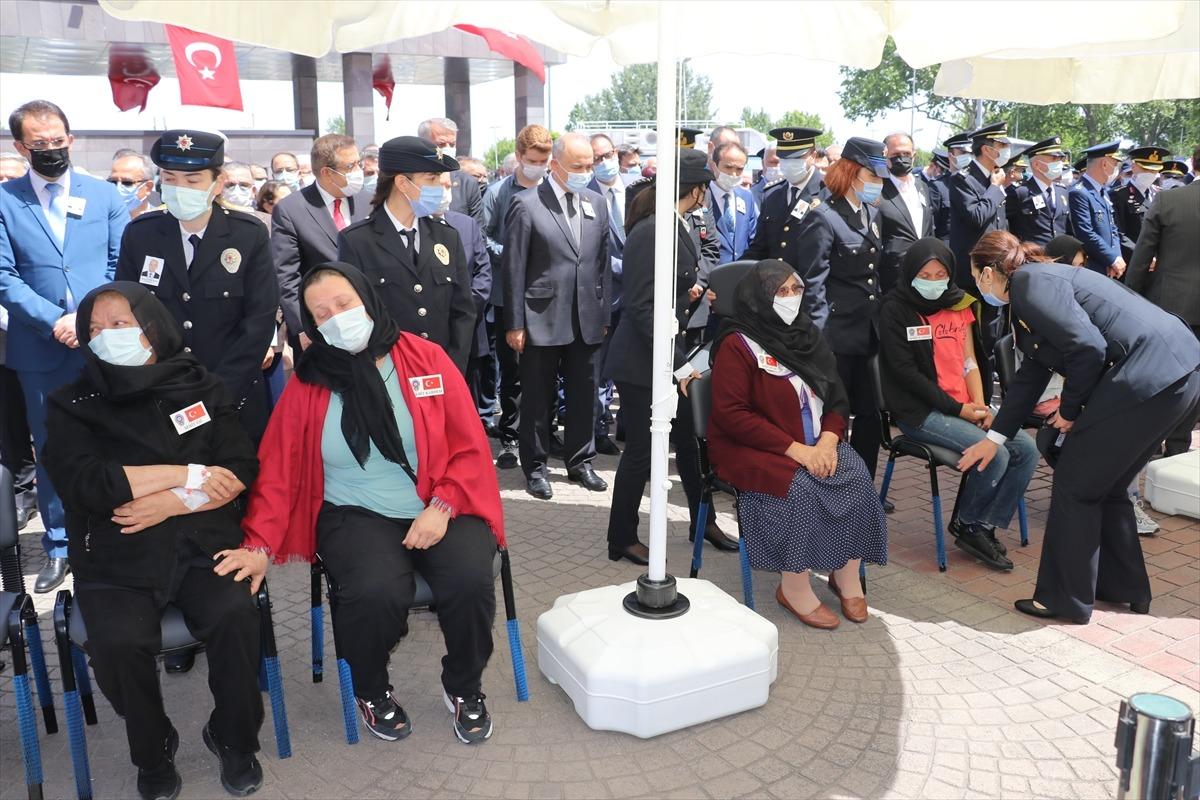 Yalova'da otomobilin &ccedil;arpması sonucu şehit olan polis memuru son yolculuğuna uğurlandı