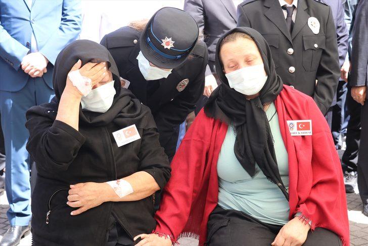 Yalova'da otomobilin çarpması sonucu şehit olan polis memuru son yolculuğuna uğurlandı G2