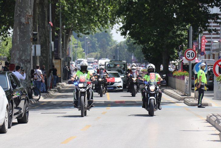Yalova'da otomobilin çarpması sonucu şehit olan polis memuru son yolculuğuna uğurlandı G3