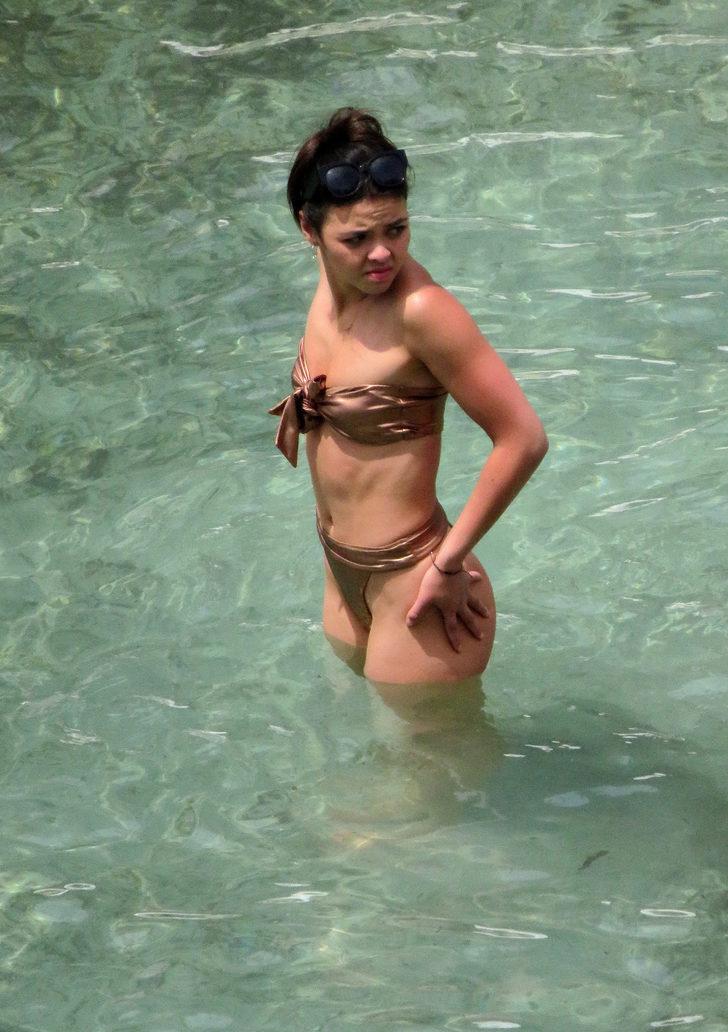 Vanessa Bauer sere serpe güneşlendi G5