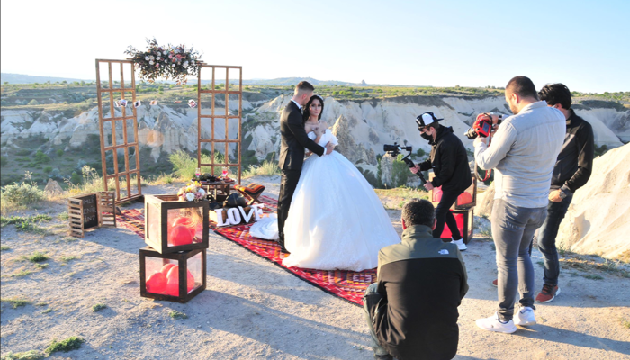 Kapadokya düğün sezonuna hızlı başladı! Evlenen çiftlerin doğal çekim platosu oldu