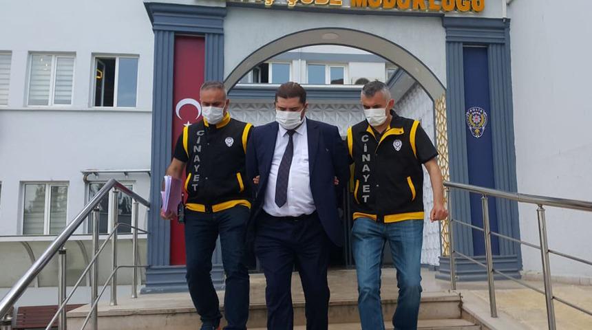 Eski sevgilisi ile iş arkadaşını vuran şüpheli, takım elbiseyle teslim oldu