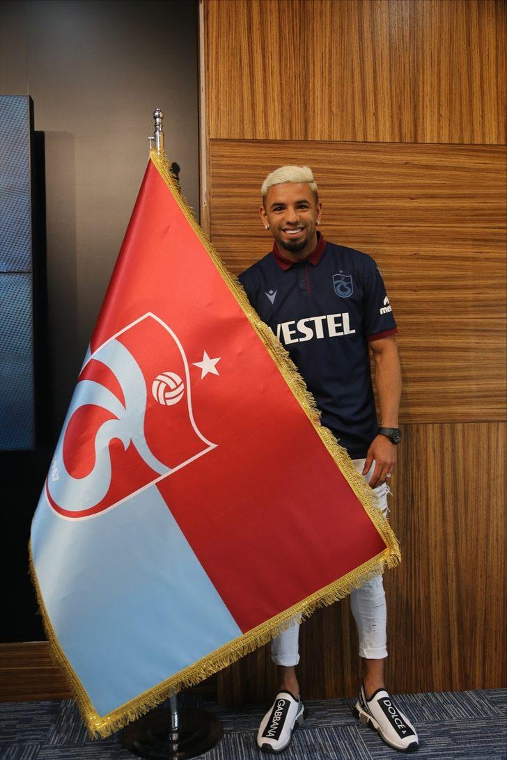 Trabzonspor'da ilk imzaları Gervinho ve Peres attı G1