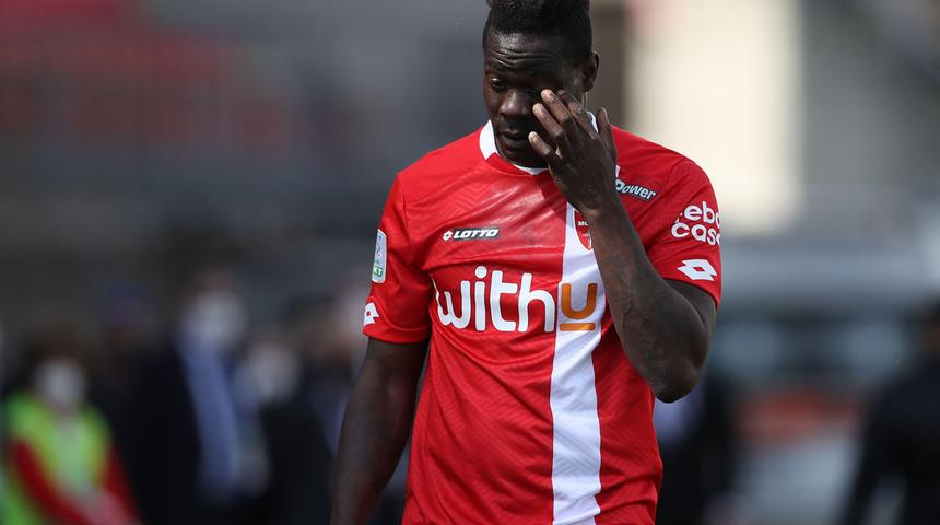 ''Balotelli'ye teklifte bulunduk, bekliyoruz!''