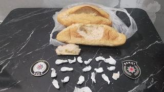 Ekmek arasına saklanmış uyuşturucu madde ele geçirildi