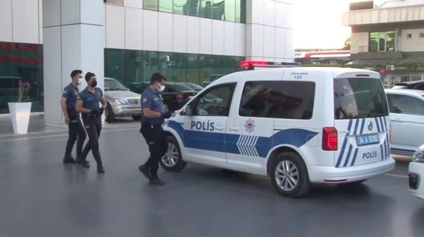 Kadık&ouml;y'de kadın cinayeti! &Ccedil;ocuklarının g&ouml;z&uuml; &ouml;n&uuml;nde bı&ccedil;aklanarak &ouml;ld&uuml;r&uuml;ld&uuml;