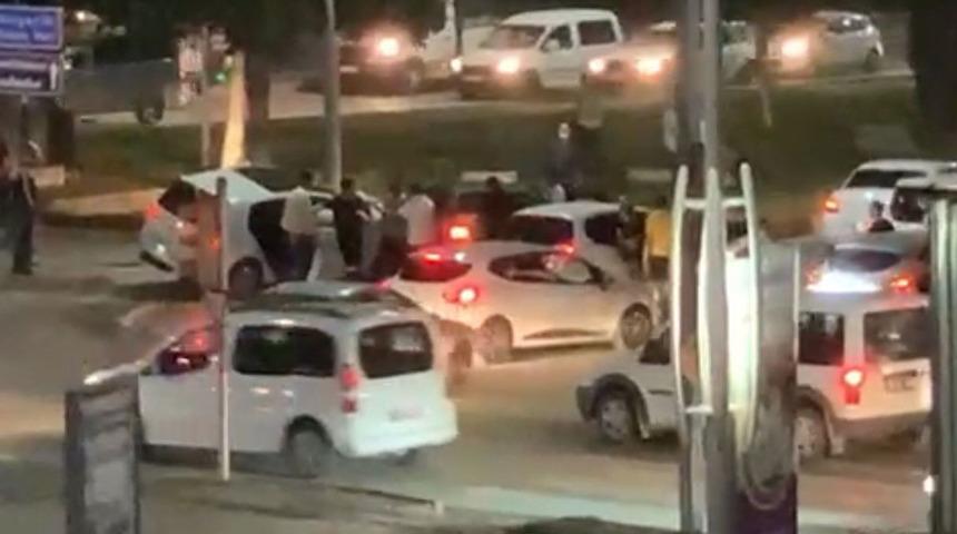 Kaza sonrası &ccedil;ıkan kavgada tampon par&ccedil;ası ile saldırdı